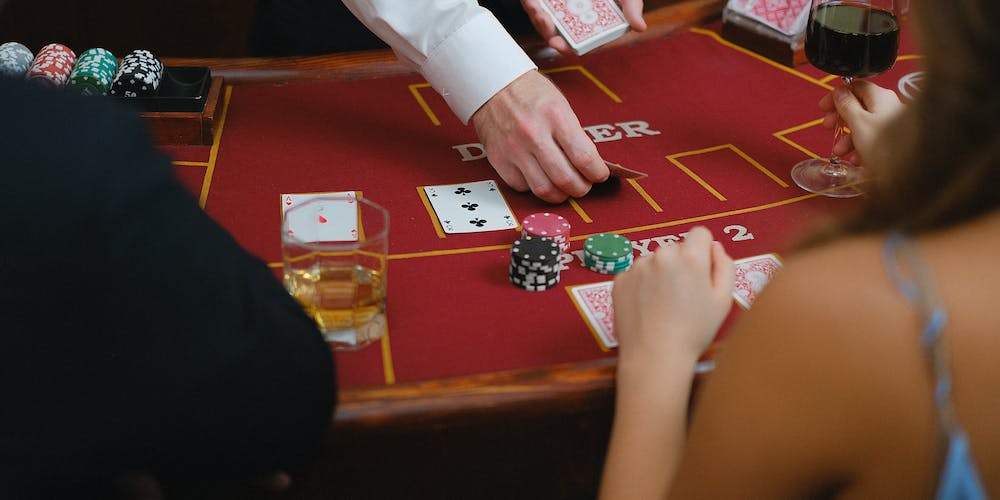 Dealer trong Casino Vai trò và chức năng của người phân phối bài